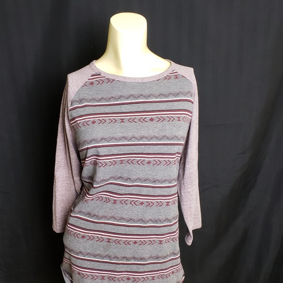 on the byas Tops - ON THE BYAS Top in Women's size L